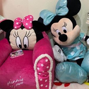 Minnie Mouse Decor Plush and Beanbag Chair Bundle